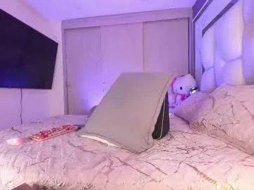 little_effy18_ chat room preview Image 2