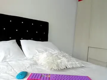 BombshellChasity chat room preview Image 9