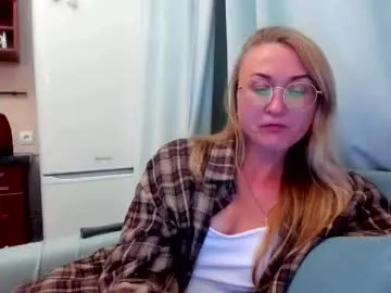 krisi_kiss – webcam model profile photo Image 13