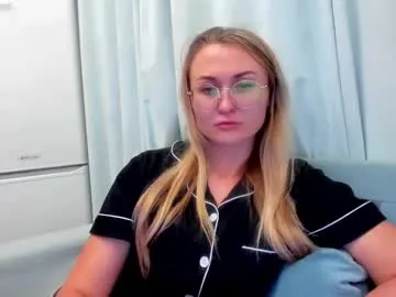 krisi_kiss – webcam model profile photo Image 16