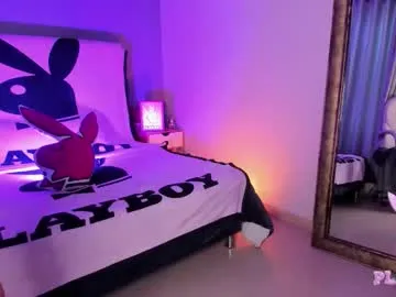 little_effy18_ chat room preview Image 2