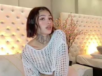 mili_moon_ chat room preview Image 8