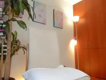 little_effy18_ chat room preview Image 16