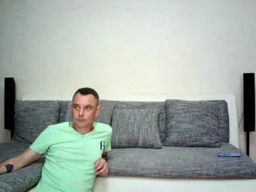 queeneliaa_ chat room preview Image 2