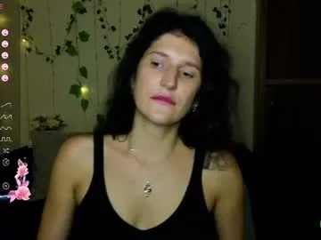 alianna_solo_kiss Image 12