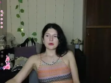alianna_solo_kiss Image 4
