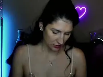 alianna_solo_kiss Image 7