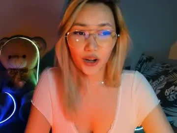 uwuxo – webcam model profile photo Image 2