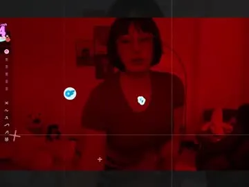 little_effy18_ chat room preview Image 17