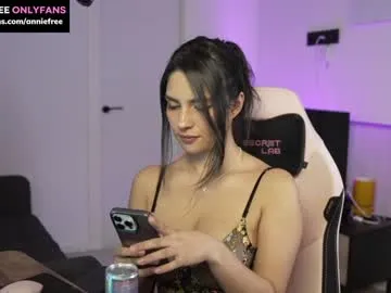 annieguzman_ chat room preview