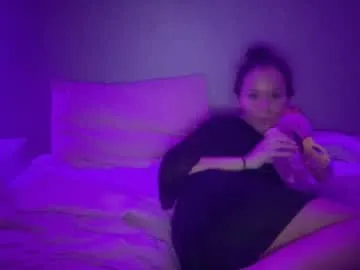 milly_shy – webcam model profile photo Image 2