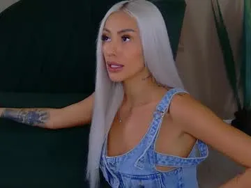 BombshellChasity chat room preview Image 13