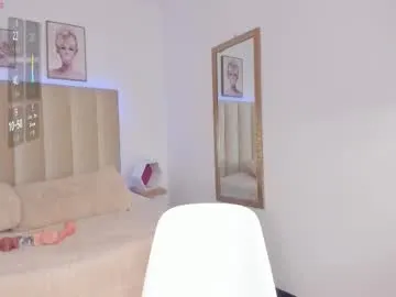 milly_shy – webcam model profile photo Image 13