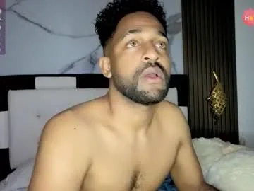 sareandrob – webcam model profile photo Image 12