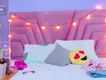 oops_my_english – webcam model profile photo Image 12