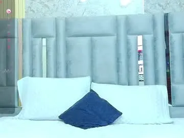 oops_my_english – webcam model profile photo Image 5