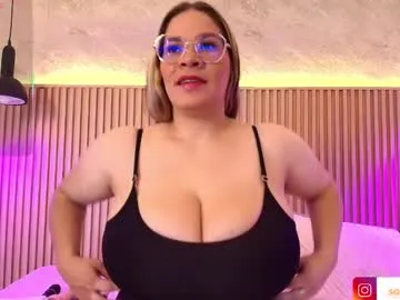 uwuxo – webcam model profile photo Image 17