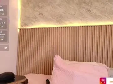 uwuxo – webcam model profile photo Image 4