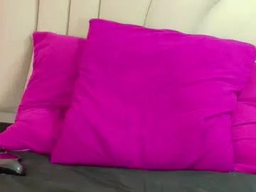 sareandrob – webcam model profile photo Image 8