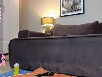 Maxinekinky chat room preview Image 3