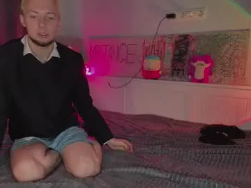 little_effy18_ chat room preview Image 2