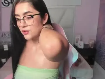 little_effy18_ chat room preview Image 12