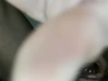 little_effy18_ chat room preview Image 16