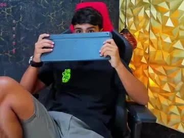 little_effy18_ chat room preview Image 2