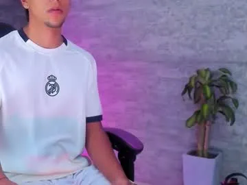 little_effy18_ chat room preview Image 7