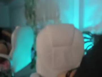 bareffoot10 chat room preview Image 8