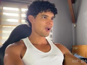 BombshellChasity chat room preview Image 11