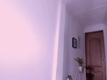 tarawhite_ chat room preview Image 15