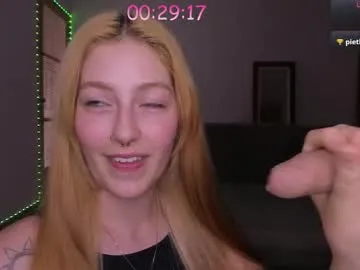 little_effy18_ chat room preview Image 10