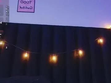 SelennaMilf – webcam model profile photo Image 5