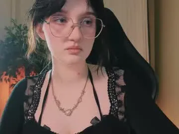 sherylov – webcam model profile photo Image 2