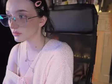 sherylov – webcam model profile photo Image 3