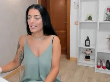 emma_white_01 – webcam model profile photo Image 8