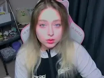 adeelinee chat room preview Image 3