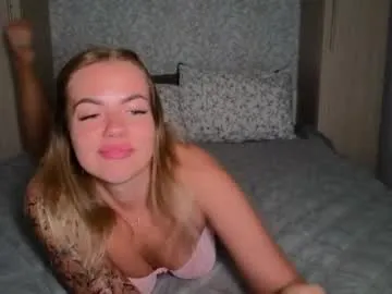 little_effy18_ chat room preview Image 14