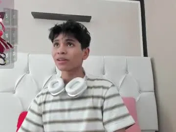 gina_akemi – webcam model profile photo Image 18