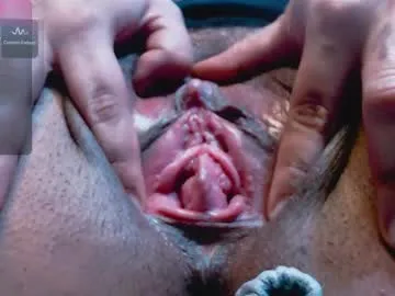 sareandrob – webcam model profile photo Image 12