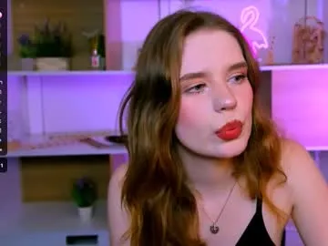 tynniee – webcam model profile photo Image 10