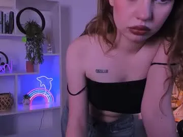 tynniee – webcam model profile photo Image 14