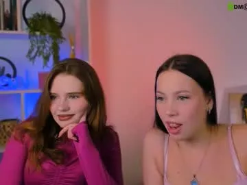 tynniee – webcam model profile photo Image 16