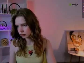 tynniee – webcam model profile photo Image 17