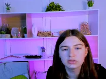 tynniee – webcam model profile photo Image 3