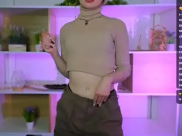 tynniee – webcam model profile photo Image 8