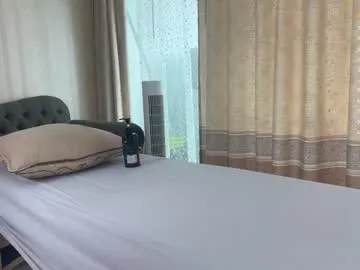 uwuxo – webcam model profile photo Image 11