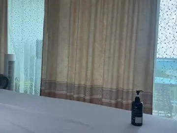 uwuxo – webcam model profile photo Image 6