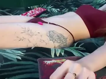 carinfox – webcam model profile photo Image 15